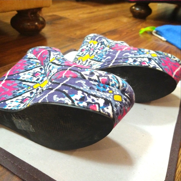 Chelsea Girl Graphic Wedge Heels - Picture 2 of 5